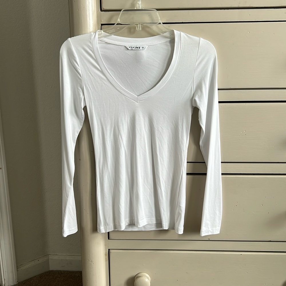 NWOT white v neck long sleeved top